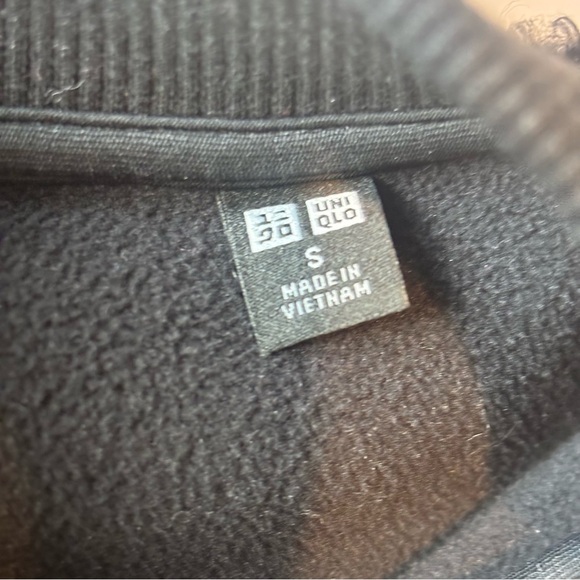 UNIQLO Women’s Black Fleece and Fuzzy Bomber Jacket EUC Size Small - Picture 9 of 11